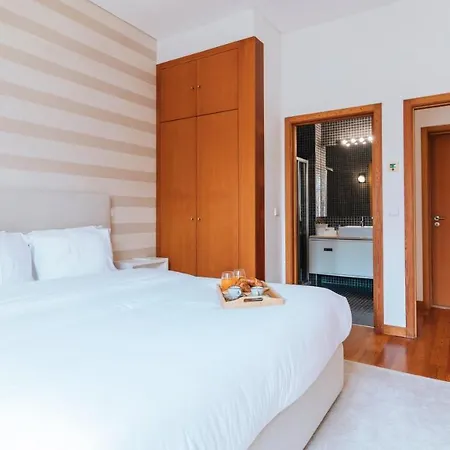 Mouzinho Downtown 2br W/ Parking By Lovelystay Apartamento